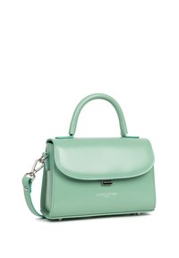 Sac à main en cuir vert menthe avec un design structuré, une anse supérieure, une bandoulière amovible et une fermeture à rabat avec un logo argenté.