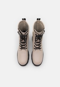 Calvin Klein Jeans CHUNKY COMBAT LACEUP ZIP - Botines con plataforma - eggshell
