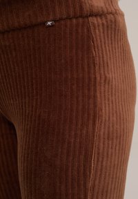 WE Fashion FLARED - Kelnės - brown