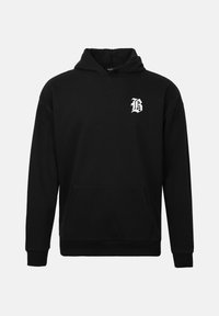 Hanorac negru dintr-un material moale, cu buzunar frontal, manșete ribbate și un logo alb pe pieptul stâng. Design cu glugă.