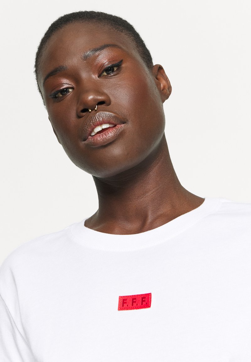 Damen Sportbekleidung | Nike Performance FRANKREICH FFF TEE VOICE Nationalmannschaft white/weiß - XM88120 Damen Sportbekleidung | Nike Performance FRANKREICH FFF TEE VOICE Nationalmannschaft white/weiß - XM88120