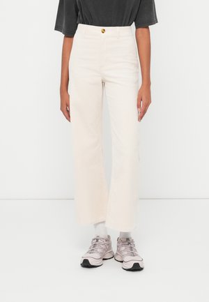 - Spodnie materiałowe