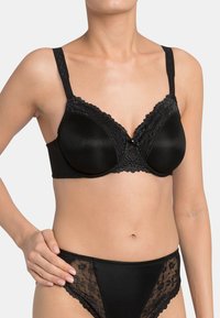 Sort blond lace bh med underwire kopper med en glat finish, dekorativ blondetrim langs kanterne og justerbare stropper.