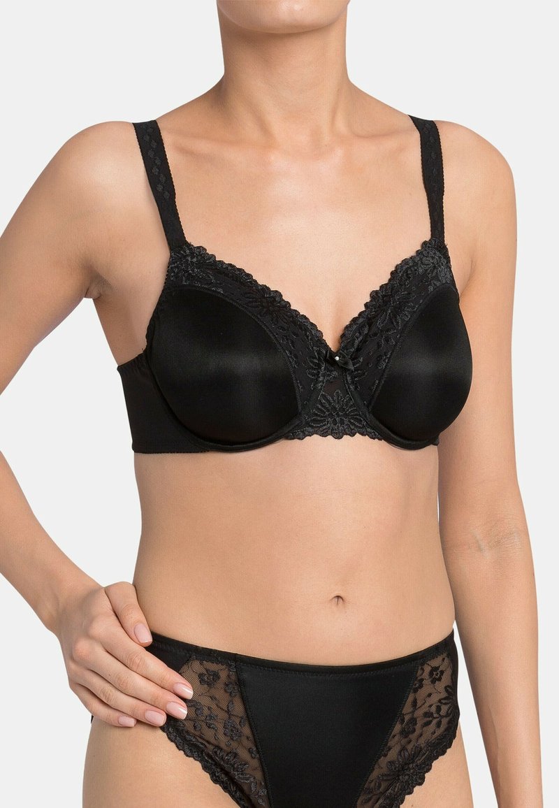 Sort blond lace bh med underwire kopper med en glat finish, dekorativ blondetrim langs kanterne og justerbare stropper.