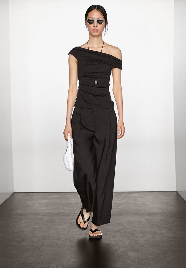 FLOWING WITH DARTS - Trousers3