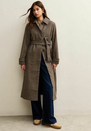Gabardina - brown pattern