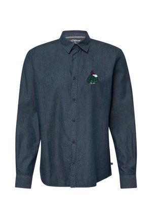 Camicia a maniche lunghe di colore blu scuro in denim con bottoni; presenta un ricamo raffigurante un cane dei cartoni animati che indossa una giacca verde e un cappello rosso.