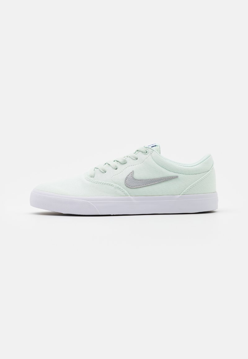 nike sb charge slr low top