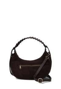 Sac à épaule en suede marron foncé avec anse tressée, poche zippée à l'avant et bandoulière en cuir réglable avec boucle en laiton.