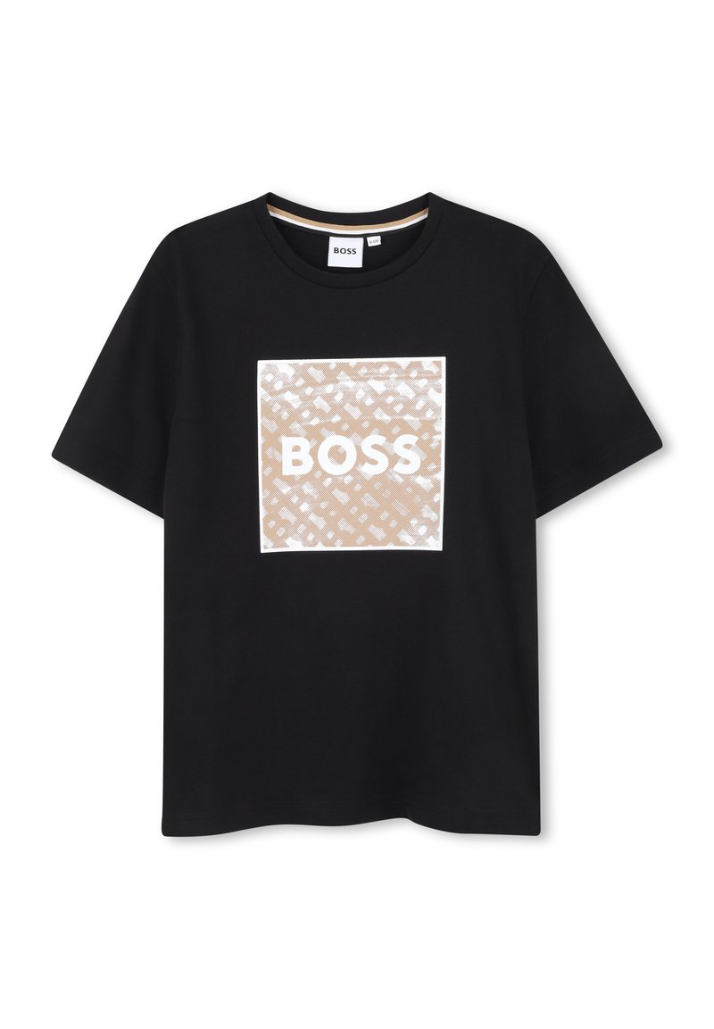 T-shirt de algodão preto com um grande gráfico quadrado bege com "BOSS" em letras brancas, mangas curtas e um decote redondo.