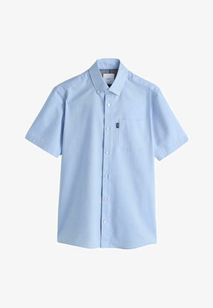 Chemise à manches courtes bleu clair avec une poche poitrine sur le devant et un col boutonné.