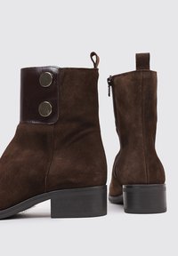 Sandra Fontán BOLIVIA - Classic ankle boots - brown