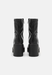 mtng EMELINE - Botines de tacón - black