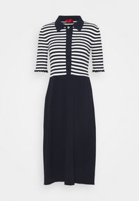 Abito lavorato a maglia con maniche corte a righe, frontale con bottoni, parte inferiore blu navy scuro e bordi delle maniche a scallop. Presenta un colletto e texture contrastanti.