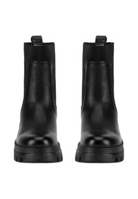 Botines negros de cuero liso con paneles laterales elásticos, una lengüeta para tirar y una suela gruesa de goma con detalles de dibujo.