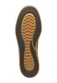 Semelle de chaussure avec un motif ondulé ; partie supérieure en caoutchouc beige, partie inférieure en gris foncé avec texture et trous de ventilation. Marque "GEOX".