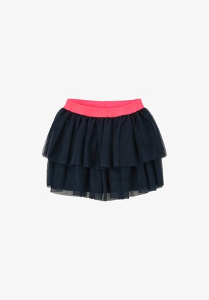 Granatowa spódnica z tiulu z warstwowymi falbanami, podkreślona jasnoróżowym elastycznym paskiem z wytłoczonym logo marki. Miękka, teksturowana tkanina.