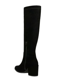 Knee-high czarne zamszowe botki na słupku, zapinane na zamek z boku, o gładkiej fakturze. Posiadają minimalne przeszycia wzdłuż górnej krawędzi.
