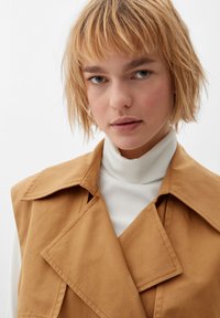 s.Oliver EN DE STYLE  - Weste - sandstein