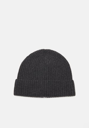 Bonnet en tricot, gris foncé, texture côtelée, revers plié, sommet arrondi, fabriqué en tissu doux adapté aux temps froids.