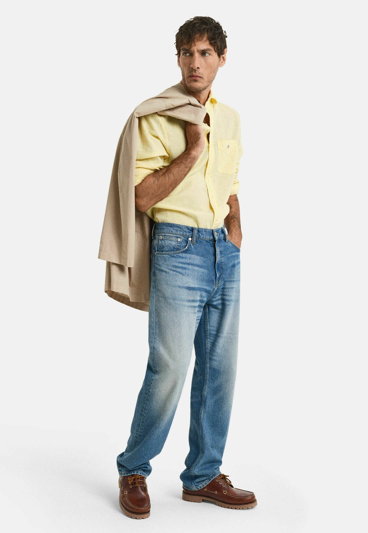REGULAR FIT