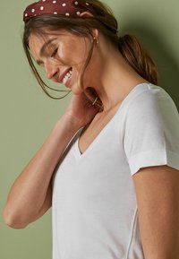 Next SLOUCH V-NECK PETITE. - T-paita - white