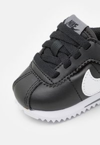 Nike Sportswear CORTEZ EASYON - Sportbačiai - black/white/cool grey