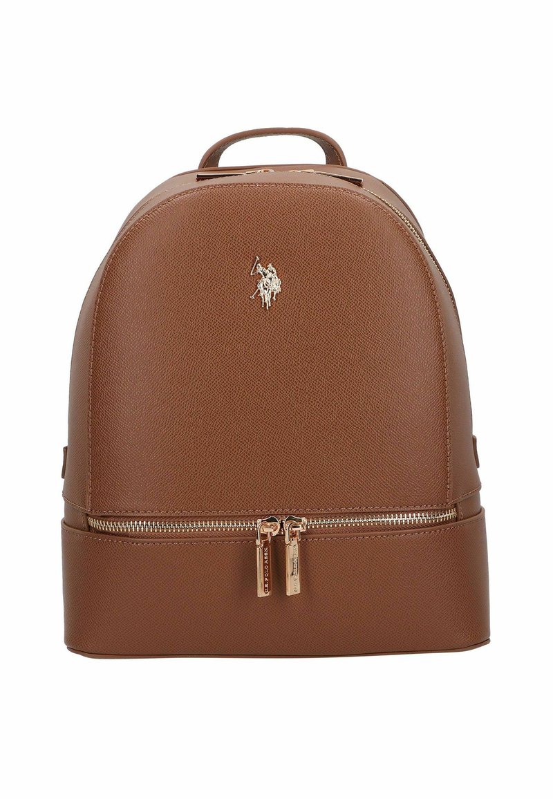 Zaino in pelle marrone con design arrotondato, cerniere color oro e un piccolo emblema sul davanti. Finitura testurizzata con manico robusto.