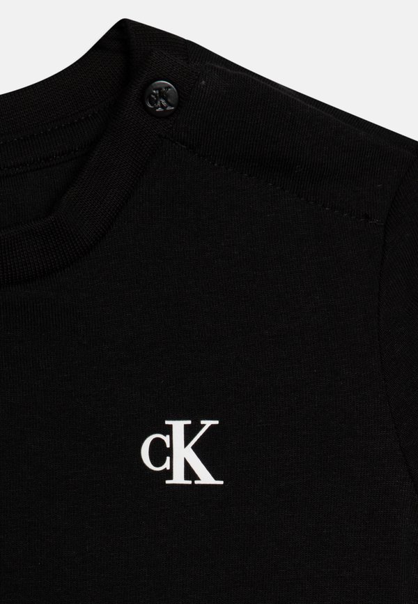 EXCLUSIVE BABY CHEST MONOGRAM UNISEX 2 PACK - Basic T-shirt4