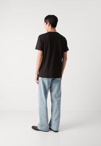 Thumbnail Image 5
