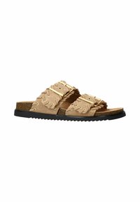 Beige suède schijf sandalen met twee brede banden met uitsparingen en gouden hardwareaccenten, op een gestructureerde zwarte rubberen zool.
