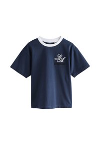 Tumesinine lühikeste varrukatega t-särk, valge soonikkoes ümara kaelusega ja esiküljel kirjaga "LA LOS ANGELES", millel on tikitud detailid.