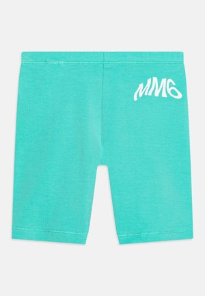 Τυρκουάζ ελαστικές βερμούδες με λεία υφή, που διαθέτουν ένα μεγάλο λευκό λογότυπο "MM6" στη δεξιά πλευρά. Προσεγμένη ραφή στο στρίφωμα.