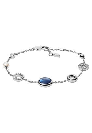 Pulsera de cadena de plata con colgantes circulares alternados, incluyendo una piedra azul, perla y pequeños cristales transparentes, asegurada con un cierre de langosta.