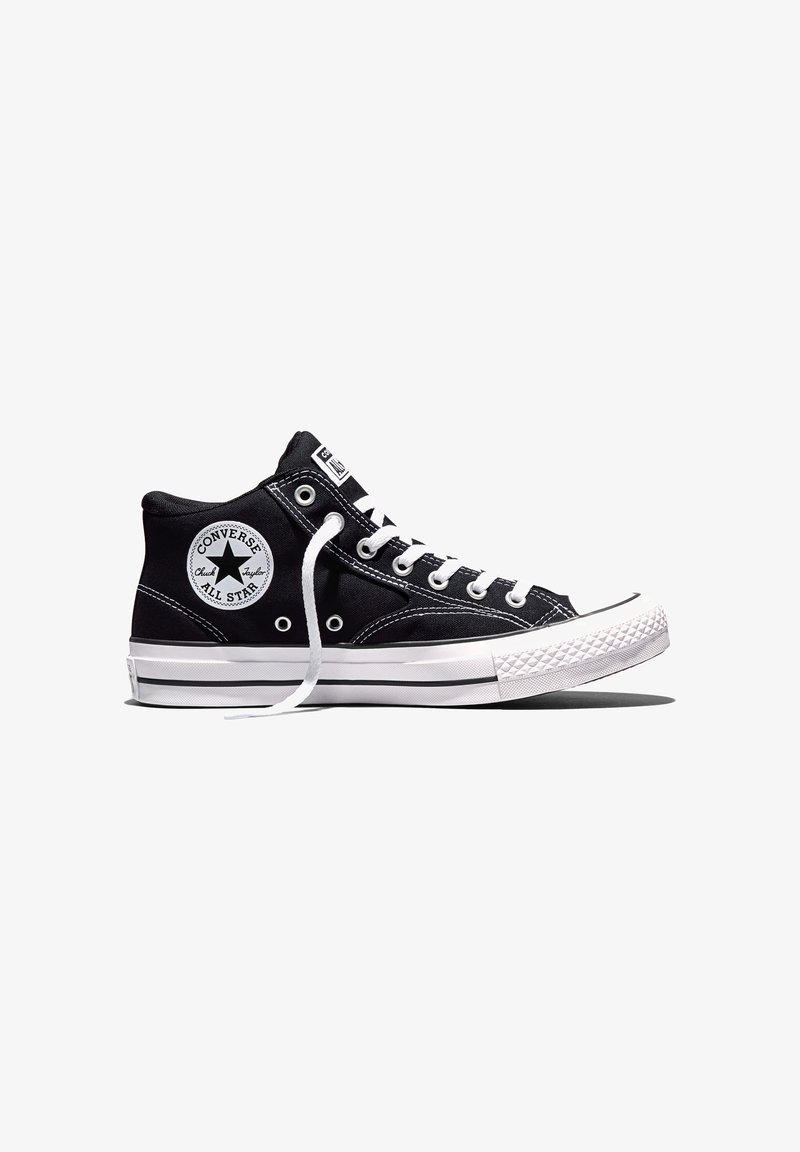 Schwarz-weißer High-Top Converse All Star Sneaker mit weißen Schnürsenkeln, Gummisohle und rundem Logo am Knöchel.