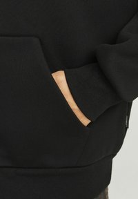Jack & Jones EINFARBIG  - Užtrauktuku užsegamas treningas - black