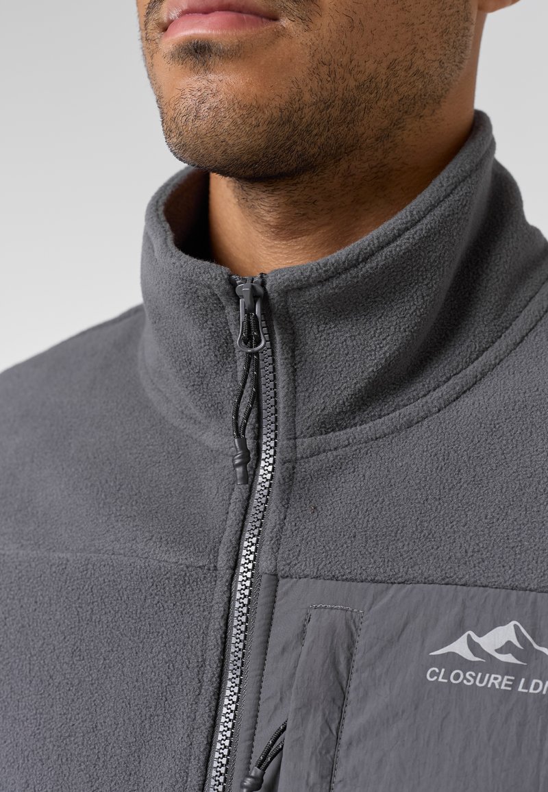 CLOSURE London POLAR ZIP THROUGH - Fleece jacket - charcoal/dark