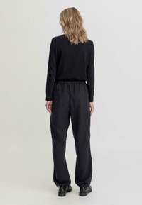 hessnatur Broek - schwarz