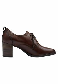 Chaussure en cuir marron avec un bout pointu et un laçage à l'avant. Elle présente un talon bloc texturé et des accents cousus sur les côtés.