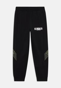 Schwarze Jogginghose mit elastischem Bund, seitlichen Taschen, elastischen Knöcheln und weißem EA Emporio Armani Logo auf dem linken Oberschenkel.