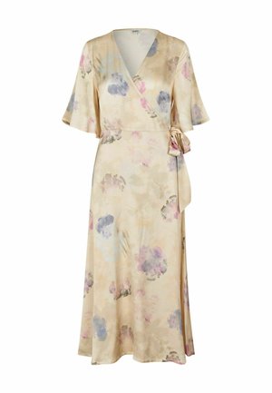 Blomsterwrapkjole i blødt beige stof med lilla og blå vandfarve mønstre, korte klokkeærmer og et bånd i taljen.