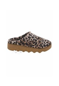 Sko med leopardmønster og slip-on design, rund tå, blødt stof overdel og en tekstureret brun sål med bølgelignende konturer.