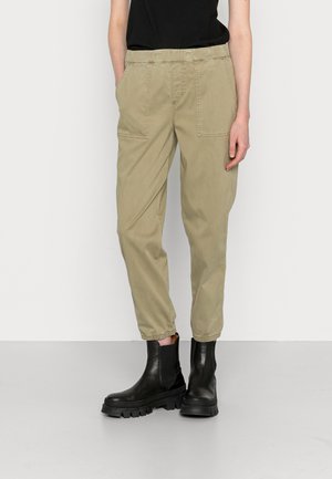 JOGGER STYLE PATCHED POCKETS REGULAR LENGTH - Trousers - hazy forest