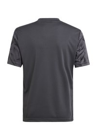 Kurzärmliges, athletisches Crewneck-Shirt in Dunkelgrau. Glatte Textur mit gemusterten Akzenten an den Ärmeln. Leichtes und feuchtigkeitsableitendes Material.