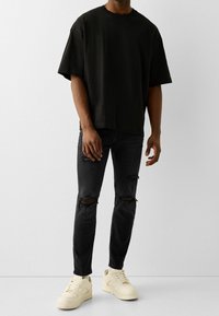 Bershka Džíny Slim Fit - black