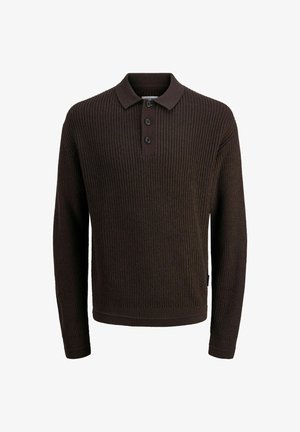Brun stickad långärmad polo-tröja med ribbat mönster, tre-knappritning och klassisk krage.
