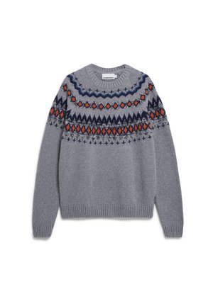 Grauer Strickpullover mit Rundhalsausschnitt, der ein buntes Zickzack- und Diamantmuster in Marineblau und Rost über der Brust und den oberen Ärmeln aufweist.