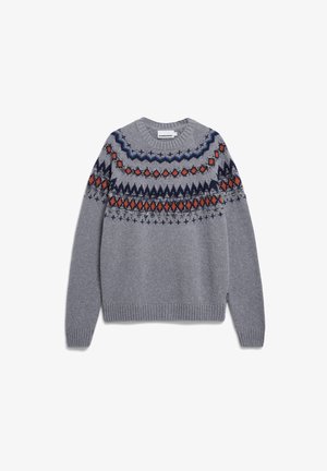 Grauer Strickpullover mit Rundhalsausschnitt, der ein buntes Zickzack- und Diamantmuster in Marineblau und Rost über der Brust und den oberen Ärmeln aufweist.