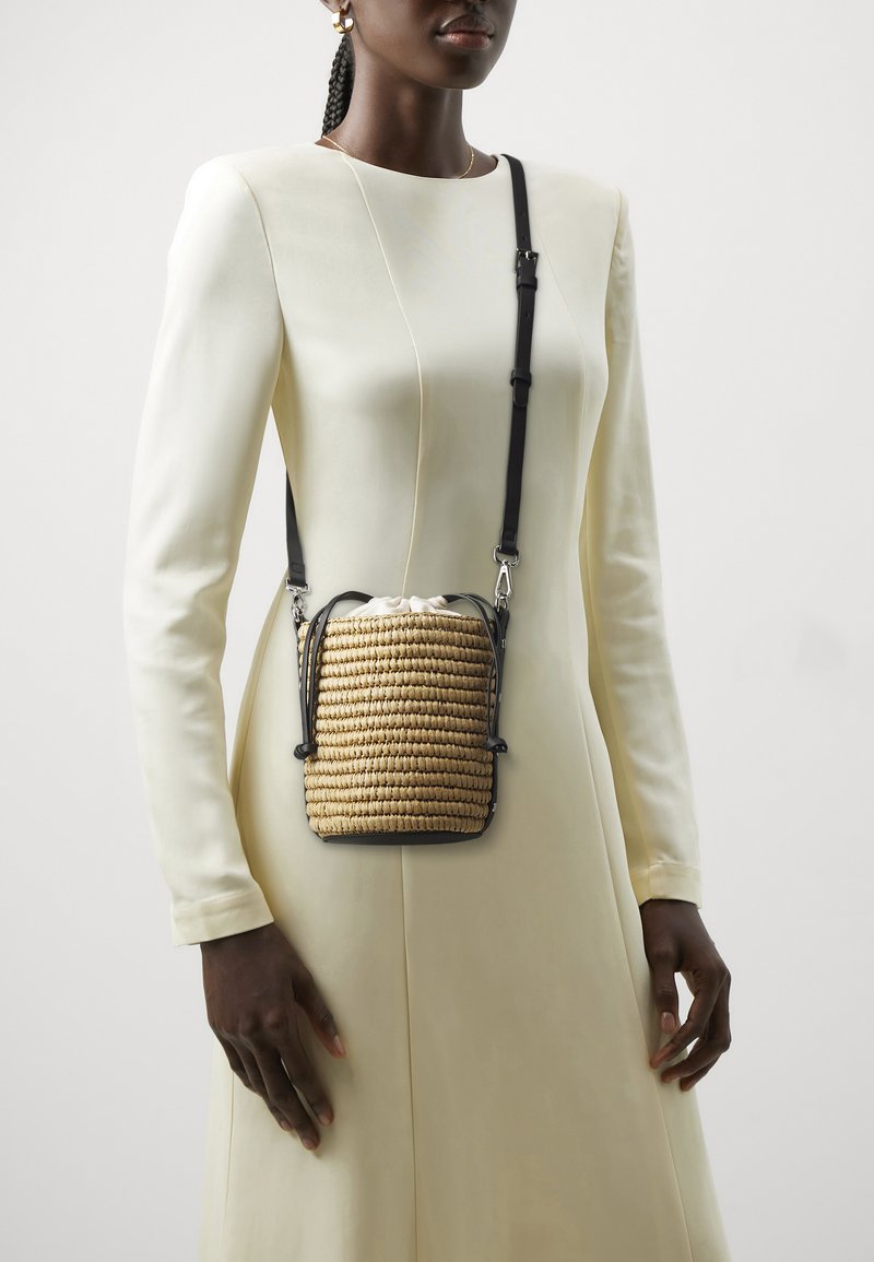 PARFOIS BUCKET BAG POPEYE Across body bag natural color/beige Zalando