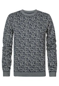 Pulover bleumarin cu un model texturat, tricotat, cu text deschis repetat. Manșetele și gulerul côtelat completează designul.